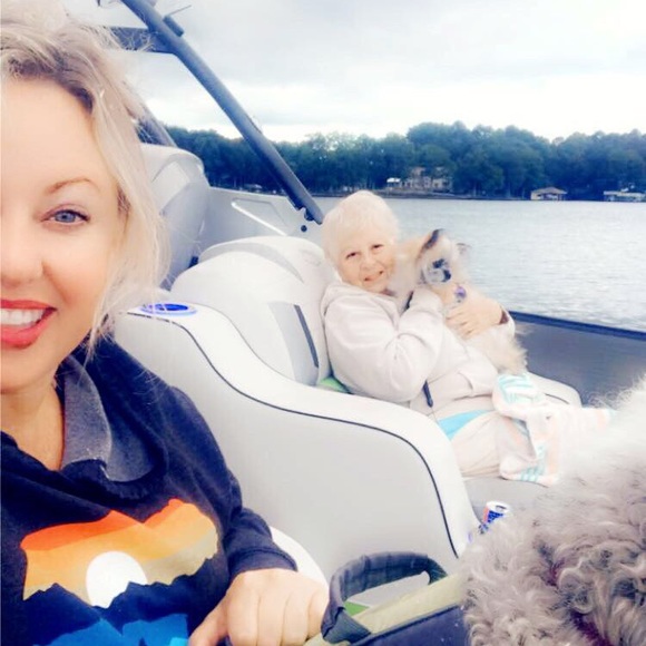 Meet your Posher, Cindy - Picture 4 of 6